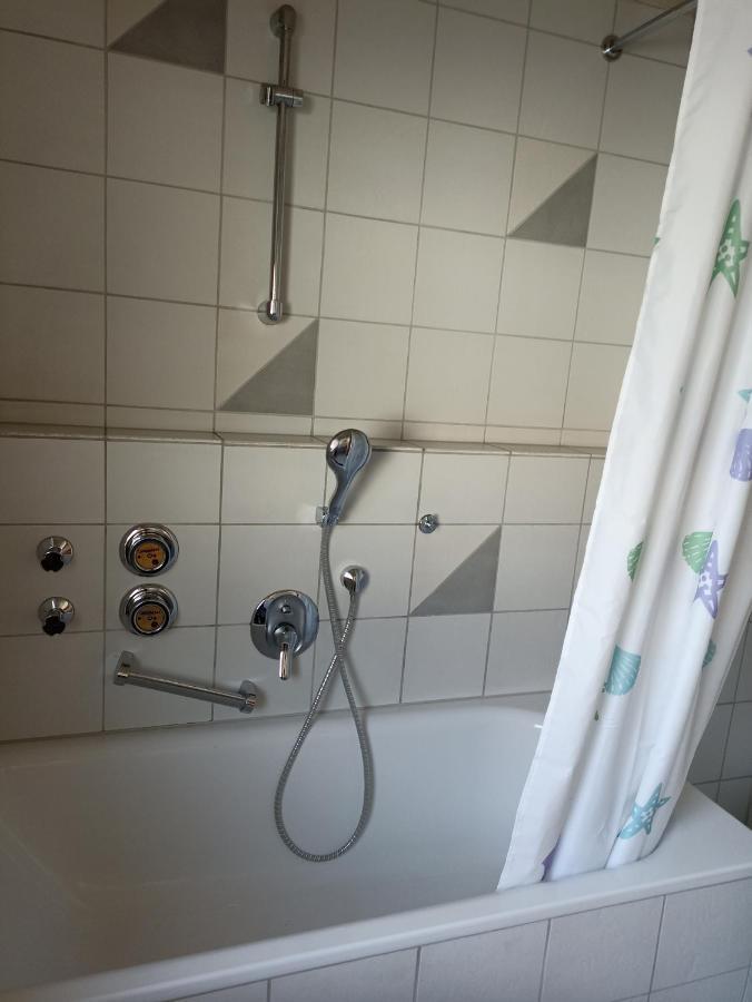 Frei 1 * Wiesbaden